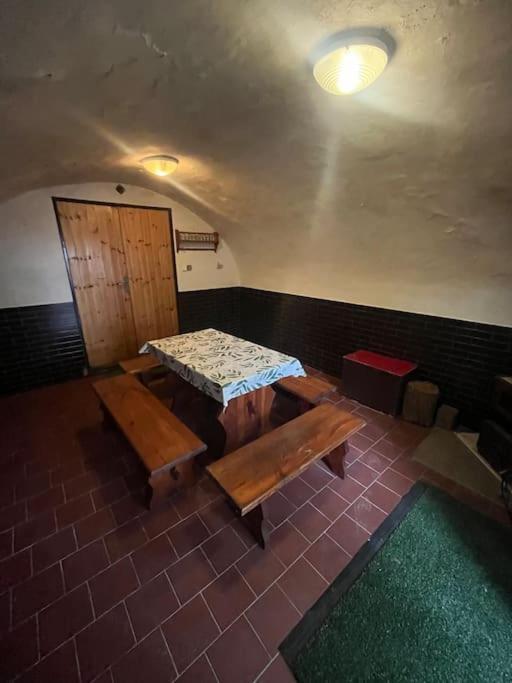 Mikulovska Chalupa Se Sklepem Exterior foto